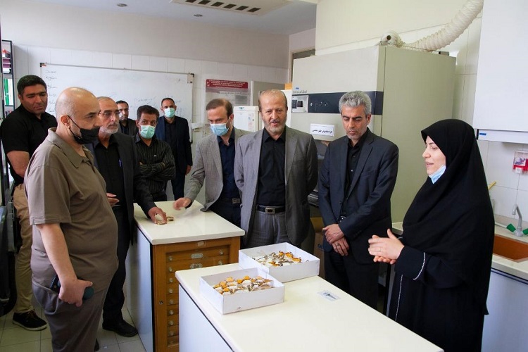 بازدید رییس دانشگاه از آزمایشگاه های دانشکده علوم پزشکی