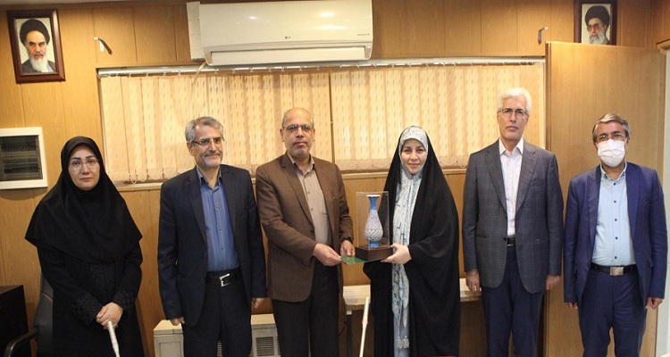 برگزاری مراسم تجلیل از کارمندان نمونه دانشکده های مدیریت و اقتصاد و حقوق