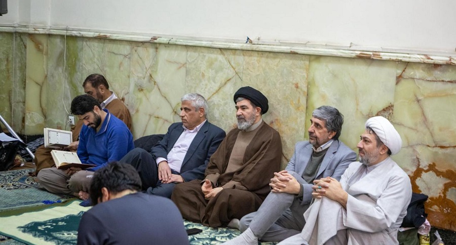 حضور سرپرست دانشگاه در جمع معتکفان دانشگاه تربیت مدرس