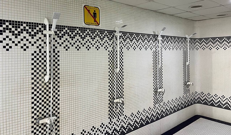 تعویض سردوشی‌های استخر مرکزی دانشگاه با هدف کاهش مصرف آب