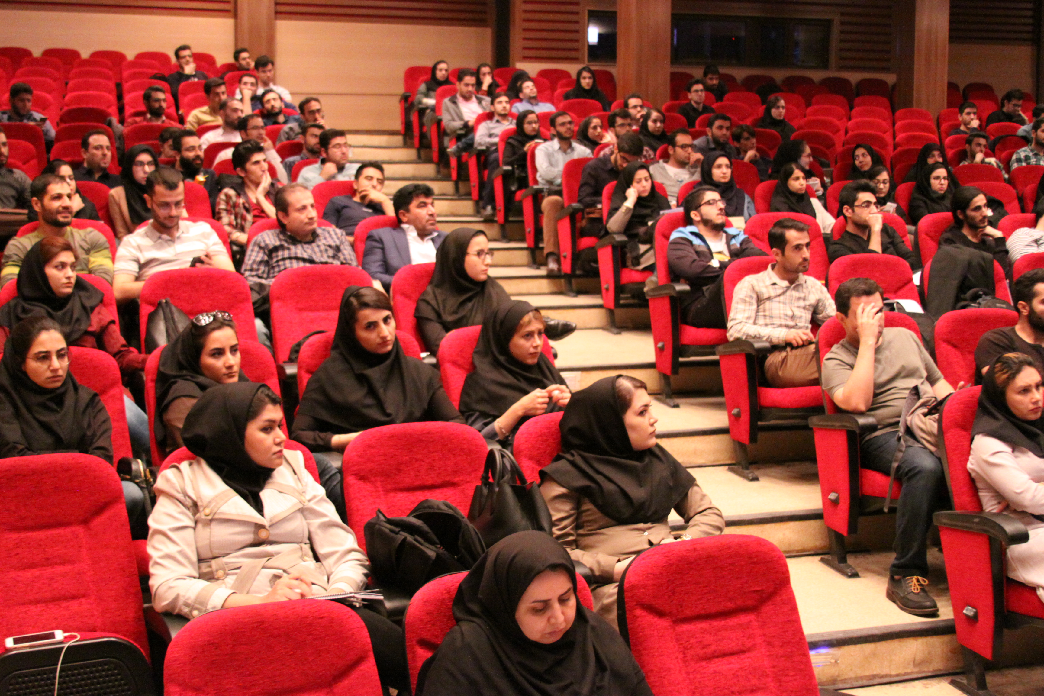 برگزاری دوره آشنایی با کتابخانه مرکزی و مقررات پژوهشی