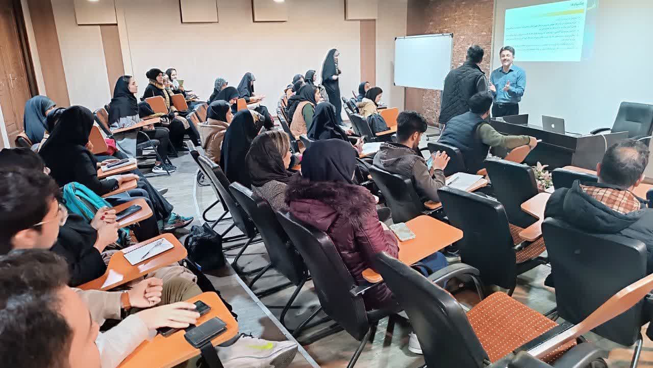 کارگاه آموزشی «آشنایی با ابزاهای هوش مصنوعی برای دانشجویان» برگزار شد 